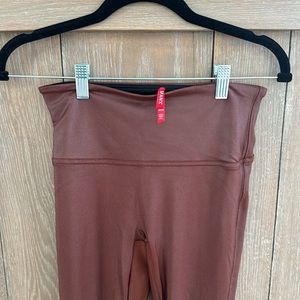 SPANX - FAUX LEATHER BROWN/BRONZE LEGGINGS - Size Medium